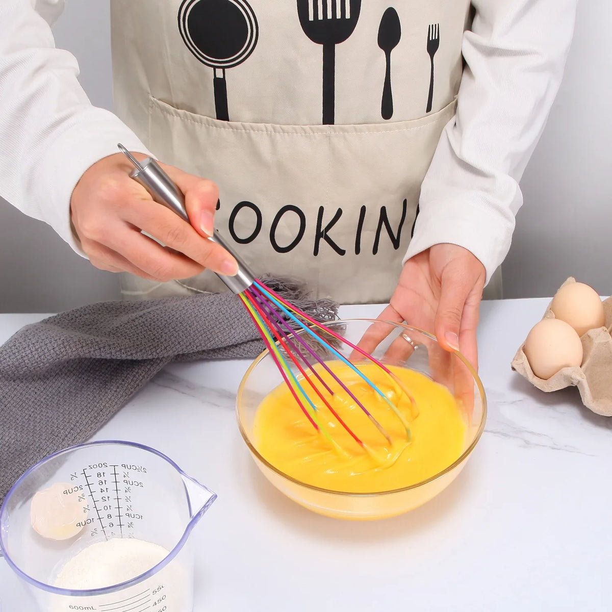 fouet silicone arc en ciel omelette